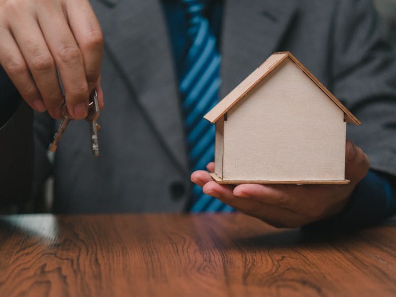 Alquilar mi piso por inmobiliaria: ¿merece la pena?