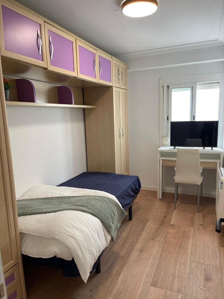 Rentabilidad de alquilar tu piso por habitaciones en Zaragoza: habitación amueblada de un piso gestionado