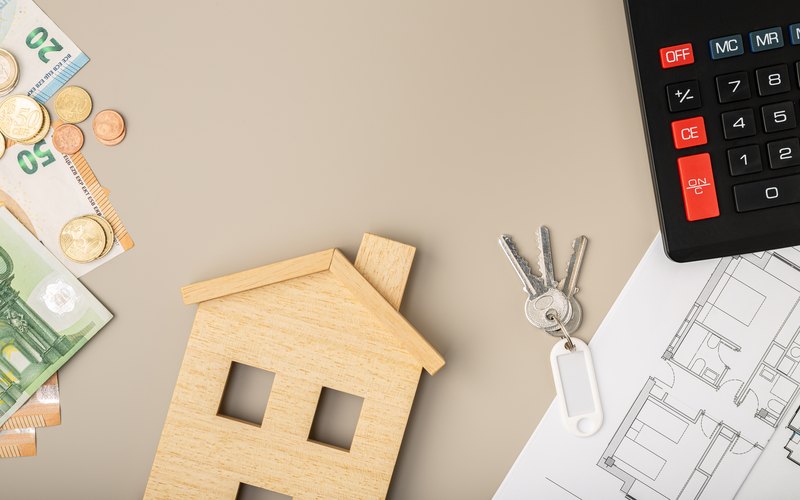 Calculadora y euros para calcular cuánto se lleva Hacienda por alquilar un piso en Zaragoza Cálculo del IRPF por alquilar un piso en Zaragoza: calculadora, euros y planos de una vivienda