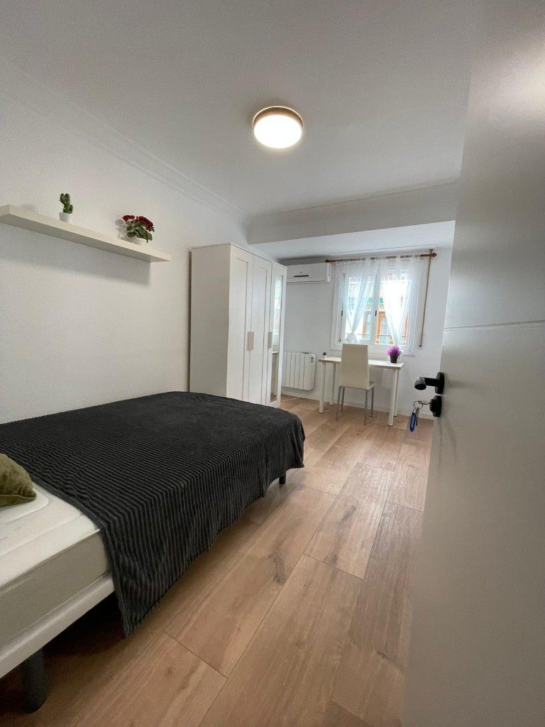 Habitación amueblada preparada para el alquiler, fiscalidad del alquiler de tu piso por habitaciones en Zaragoza Fiscalidad del alquiler de tu piso por habitaciones en Zaragoza: habitación amueblada preparada para el alquiler