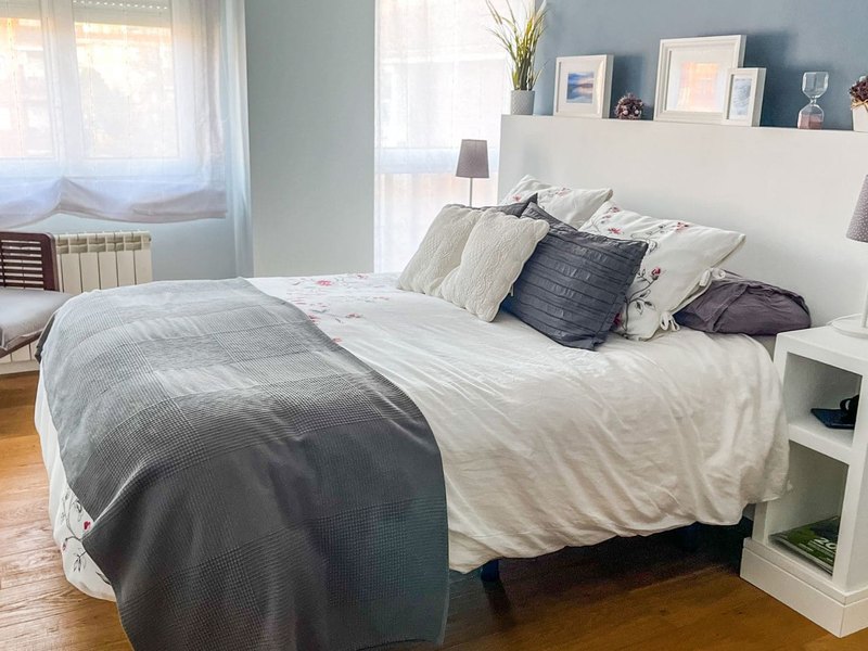 Dormitorio amueblado y listo para entrar a vivir, alquilar tu piso por habitaciones en Zaragoza ¿Se pueden alquilar habitaciones en Zaragoza? Dormitorio amueblado y luminoso, listo para entrar a vivir
