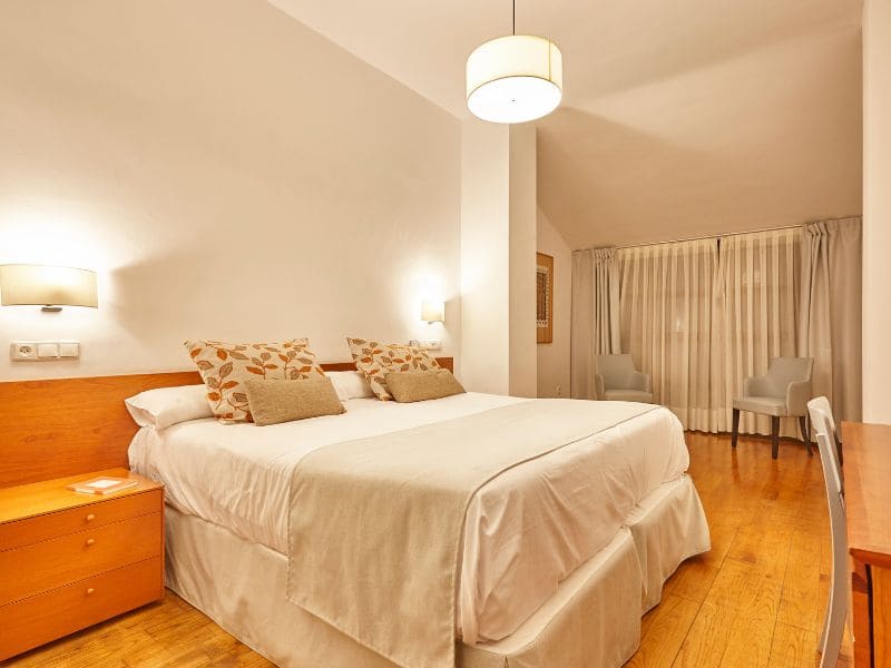 Vender o alquilar tu piso en Zaragoza: dormitorio de un piso en alquiler